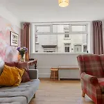 Pass The Keys Bright Town-centre Flat With Outdoor Area Lejlighed