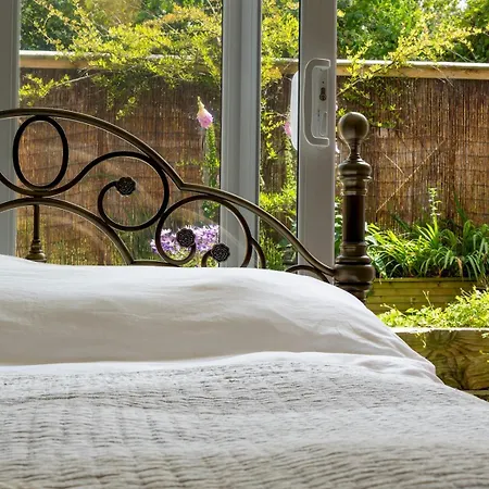 Pass The Keys Bright Town-centre Flat With Outdoor Area Ulverston