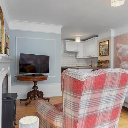 Pass The Keys Bright Town-centre Flat With Outdoor Area * Ulverston