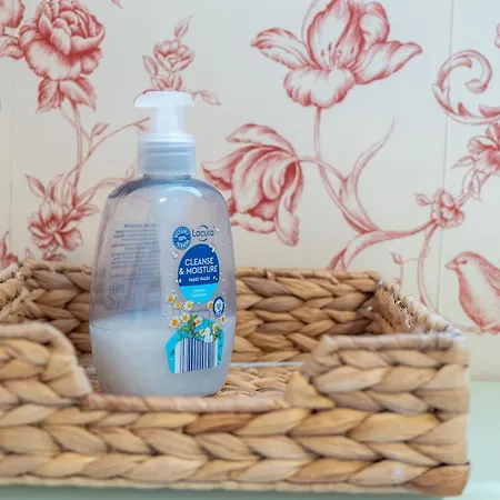 Pass The Keys Bright Town-centre Flat With Outdoor Area Apartment Ulverston