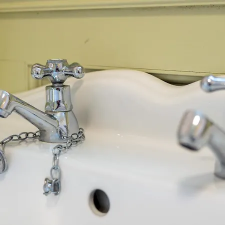 Apartment Pass The Keys Bright Town-centre Flat With Outdoor Area *