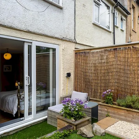 Pass The Keys Bright Town-centre Flat With Outdoor Area * Улверстон